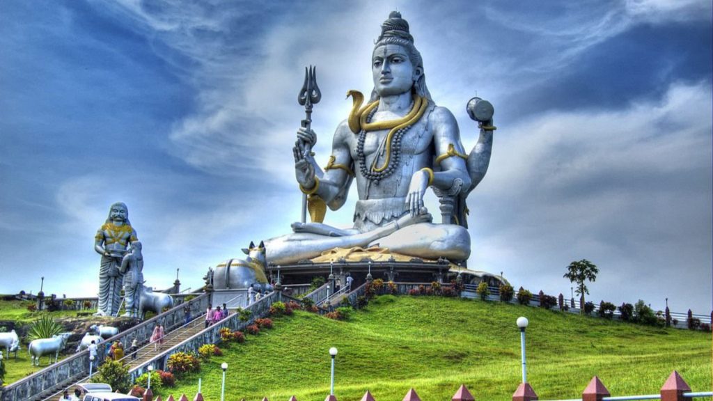 Murudeshwara and its stunning scenic beauty.