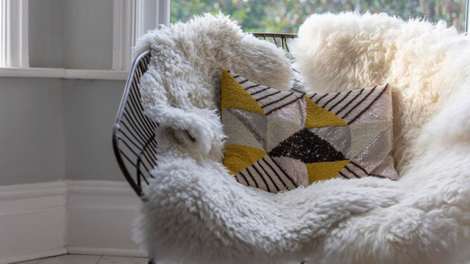 Warm seat covers combine coziness and style, making them ideal for winter comfort with winter home decor.