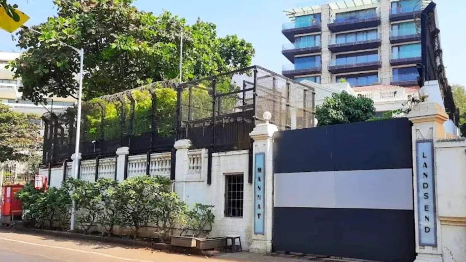 Mannat belongs to one of the top 10 most expensive houses in India.