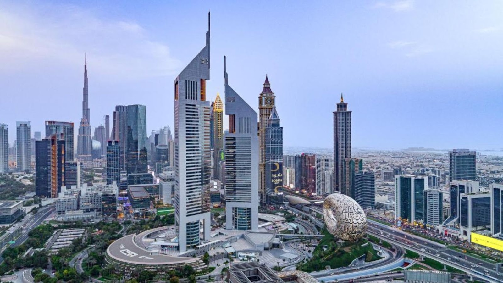 Emirates Towers: Dubai famous buildings