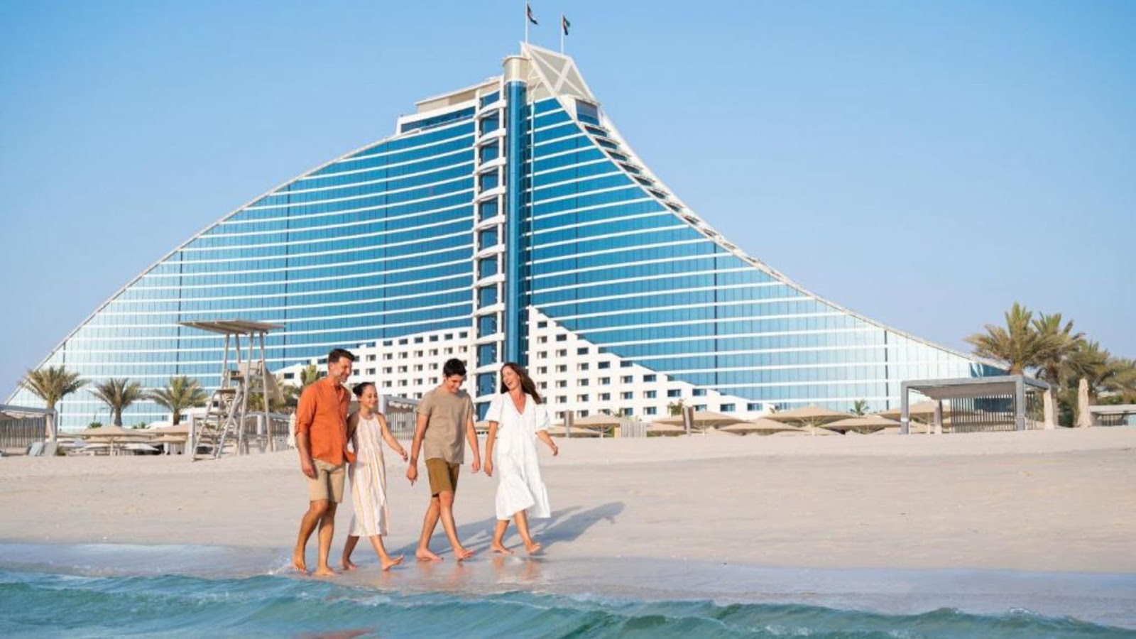 Jumeirah Beach Hotel: UAE famous buildings.