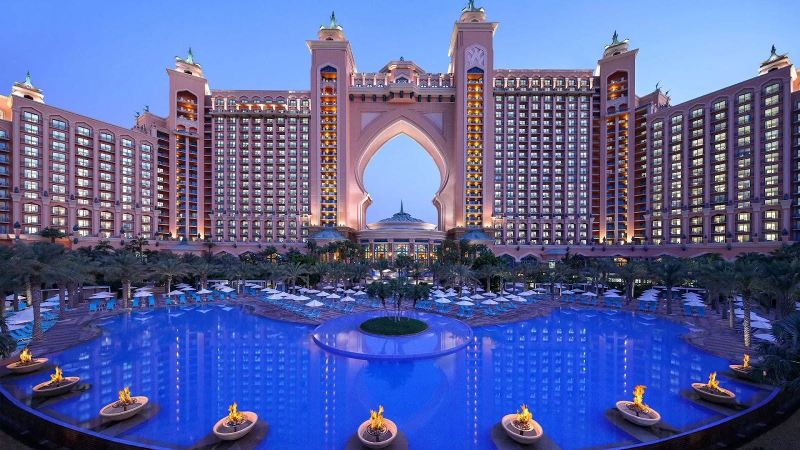 Atlantis, The Palm: Dubai famous buildings.