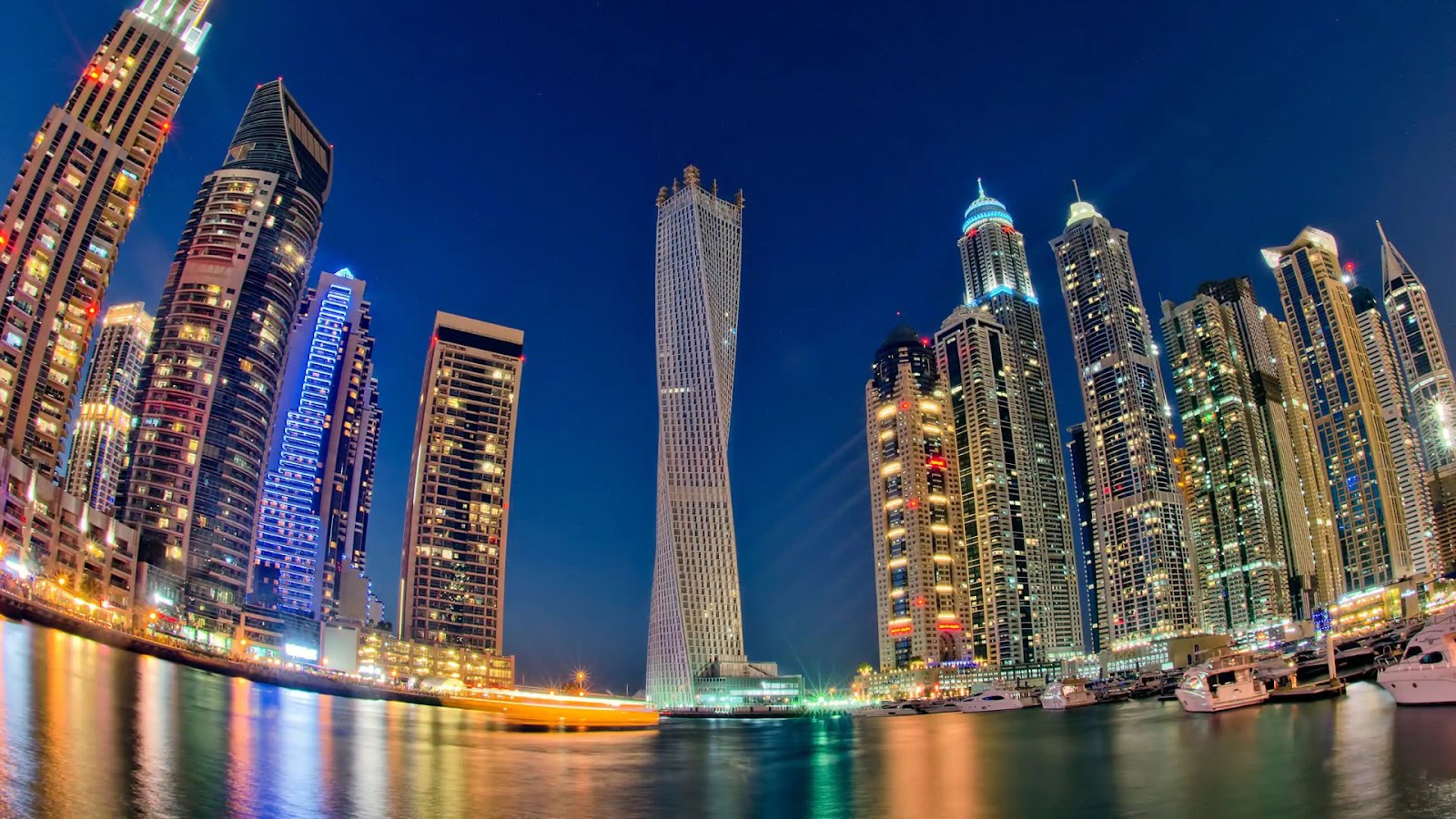 Cayan Tower: UAE famous buildings.