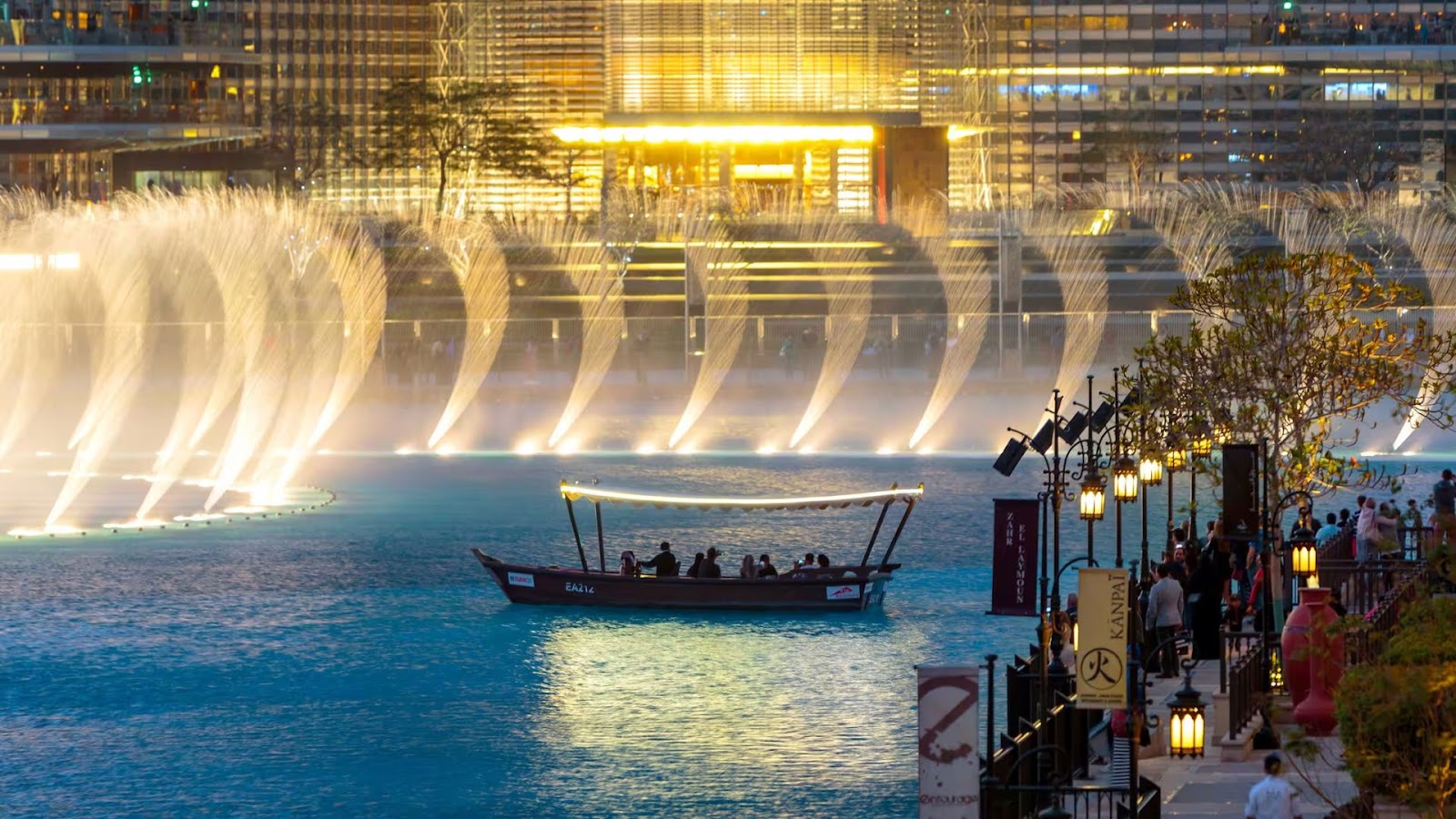 The Dubai Fountain: Famous buildings in Dubai and the best show of fountains.